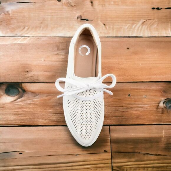 Journee Collection Women's Shantel Sneakerin the Size 9M in White Color - Picture 5 of 16